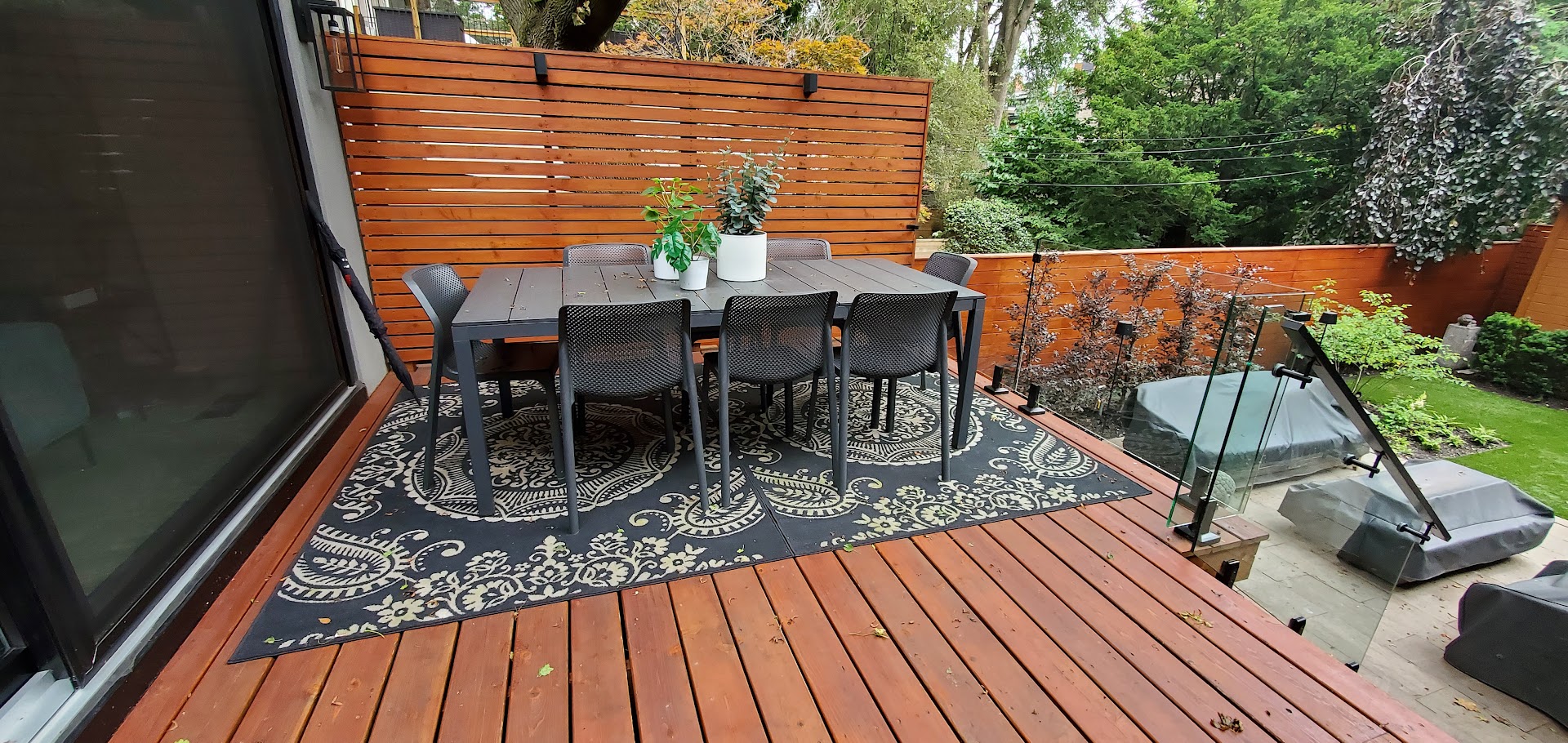 Upper deck seating area with dining area and back fence